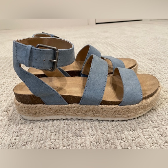 Universal Thread Women’s Platform Ankle Strap Sandal - Picture 4 of 6